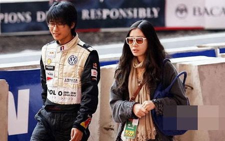 韩寒女儿诞生引热议 金丽华与韩寒未婚先有子