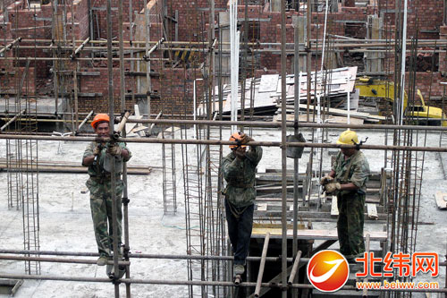 工地钢架人 攀月 -外地农民工的朴实中秋