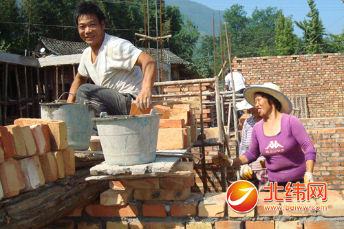 多工种一肩挑 亲戚朋友互帮助