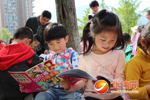 雅云魏家岗幼儿园孩子们在阅读节活动中 位于市区魏家岗的雅云魏家岗幼儿园,是我市第一所具有公建民营性质的幼儿园。自今年3月学生正式入学以来,学校的设施设备、校园环境、教学方法等得到了家长及社会的一致认可。一所优质幼儿园正在蓬勃发展中。 一流园区 陪伴学生成长 来到雅云魏家岗幼儿园,仿佛置身童话世界一般。
