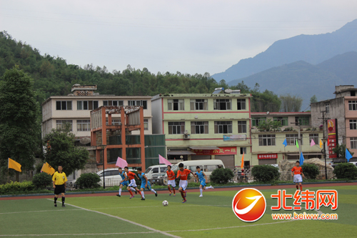 雨城区初中希望杯男子足球比赛开赛_市州关