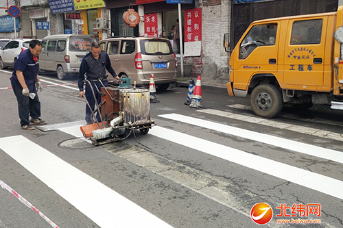 市区部分道路 标线重新施划-新闻频道-雅安北纬