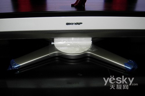 ����LCD-32D30 