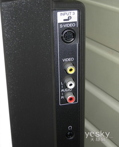 ����LCD-32D30 