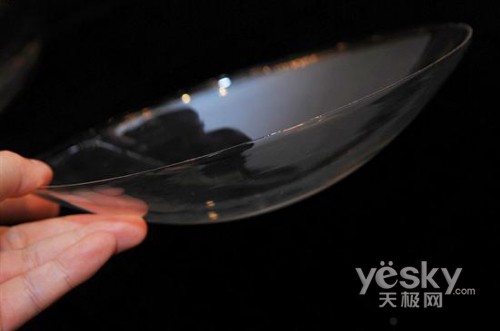 奢侈品再现 全球首款玻璃振膜2.1音箱亮相