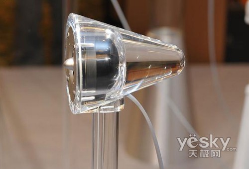 奢侈品再现 全球首款玻璃振膜2.1音箱亮相