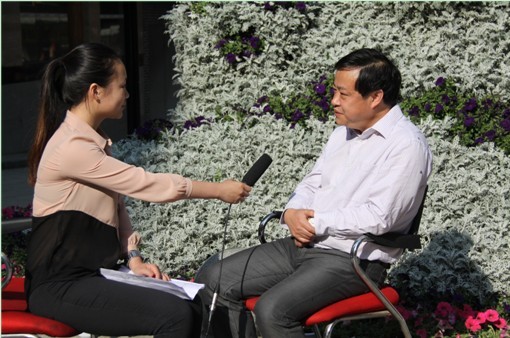 雅安电视台专访宝兴县委书记--韩冰