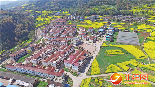 自贡援建的荥经县新添乡上坝新村  陶雄辉 郑林/摄