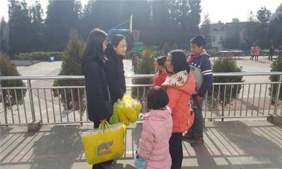 关爱留守儿童 携手共度暖冬-区县新闻中心-北纬