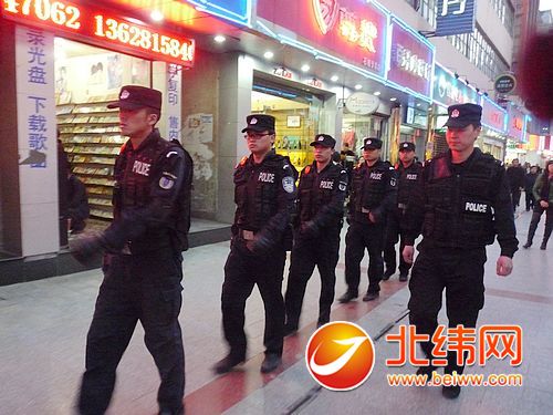 石棉县公安局特勤中队强化节日安全防范