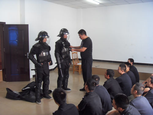 警用装备使用--防暴盔甲