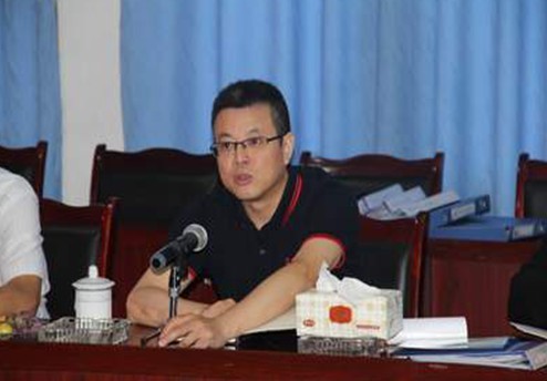 省著名商标检查组莅临名山对云翔纸业雅竹春