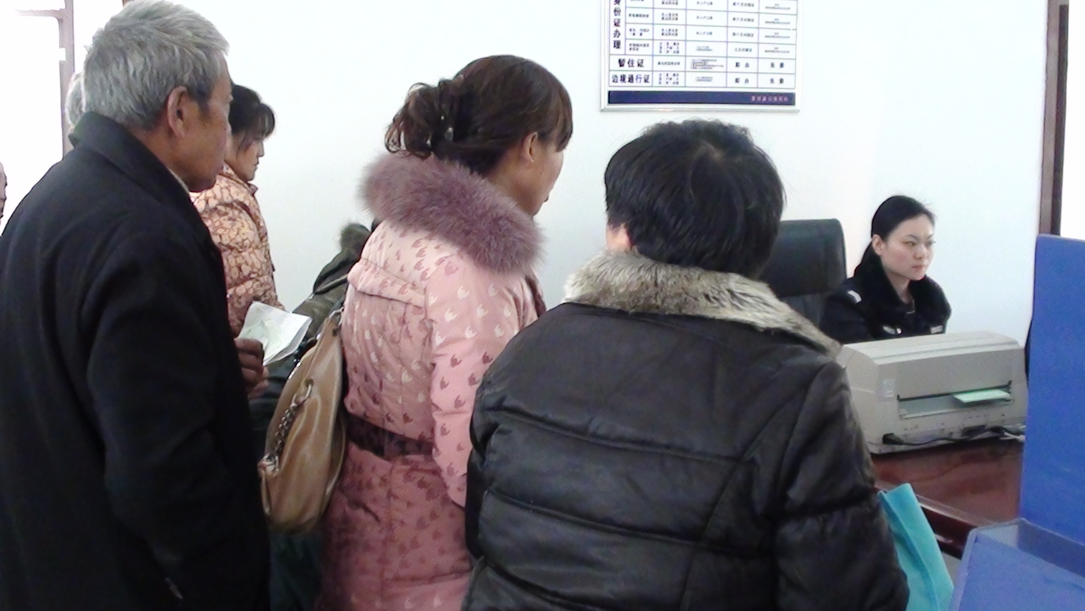 河派出所热情服务积极办理辖区购买失地农民社