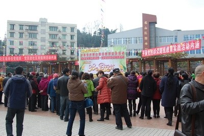 开展党组织党员双报到活动 法律宣传进社区