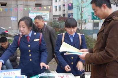 开展党组织党员双报到活动 法律宣传进社区-新