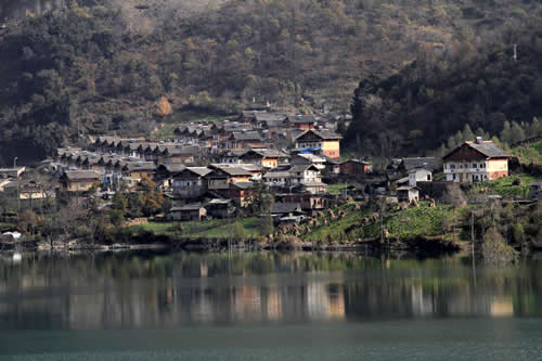 三等奖《宝兴硗碛新寨》