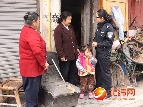 芦山县公安局关工委组织看望慰问困难留守儿童