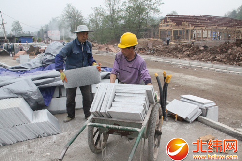 奋斗在重建第一线的工作者