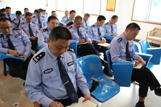 全县政法系统领导干部齐聚荥经县公安局召开思