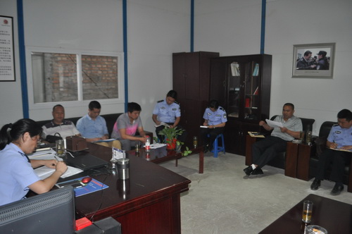 市局治安支队副支队长王磊一行到芦阳派出所检