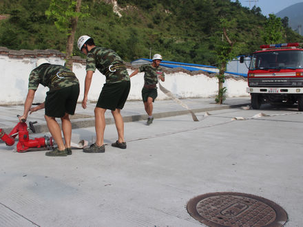 县公安消防大队开展移动水炮测试