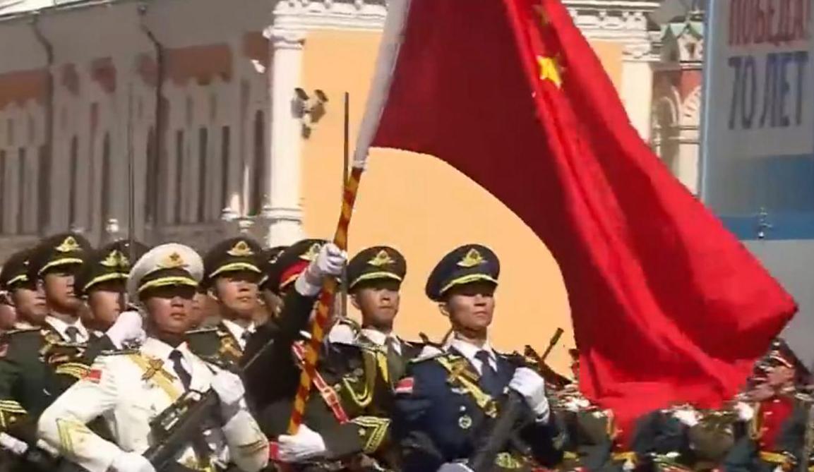 中国人民解放军三军仪仗队亮相阅兵式