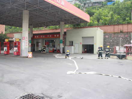 县公安消防大队深入安顺加油站开展演练