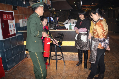 消防大队深入辖区网吧开展消防安全宣传培训