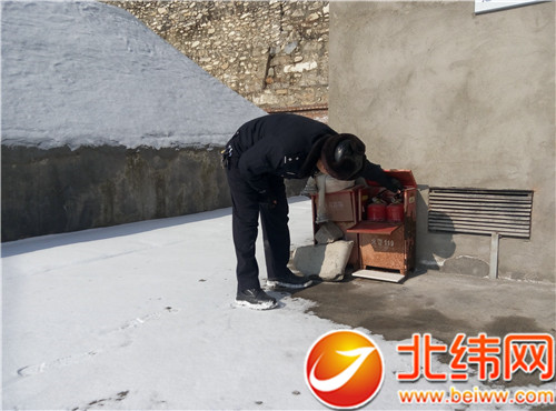 宝兴县公安局开展节前涉爆单位安全检查-新专