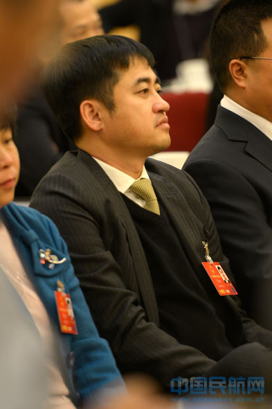 安踏老总媳妇_安踏标志(3)