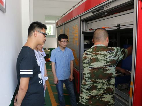 县公安消防大队开放消防站 重点单位人员来参