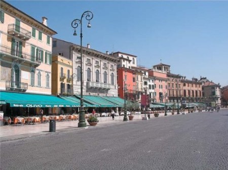 �����ĵĲ����㳡(Piazza Bra)_ά�����㲻�ò�ȥ�ĵط�(��ͼ)_��;������