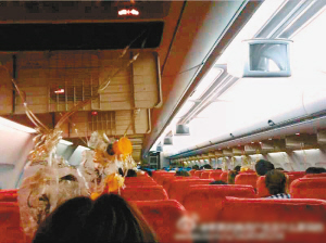 泰国飞成都航班迫降昆明 多人耳鼻出血<em>空姐</em>被