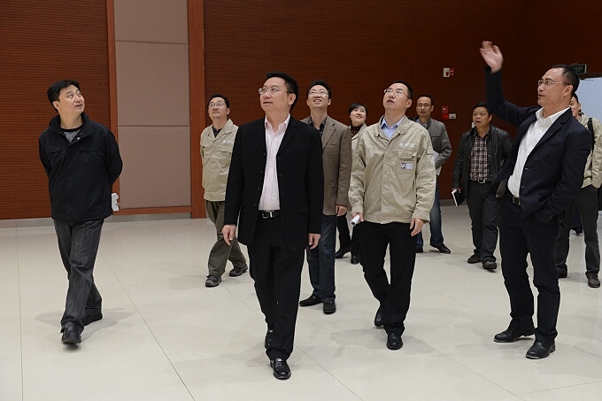 董事长何勇_董事长办公室图片(2)