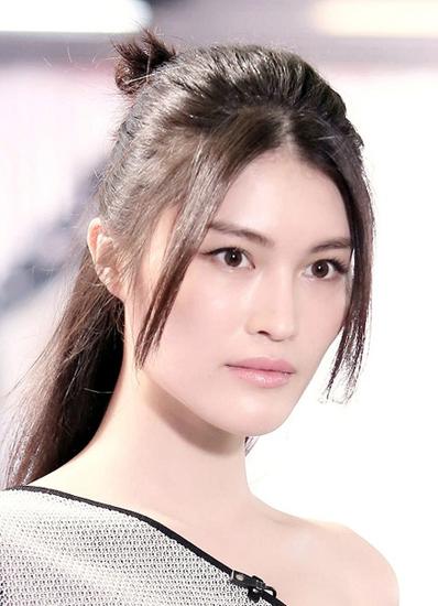 腿长肤白何穗又要上维密啦 教你如何自带仙气妆