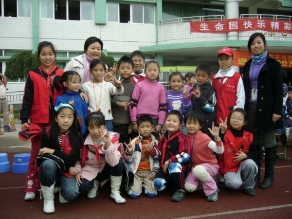 6名四川中国小记者走进成都市特殊教育学校