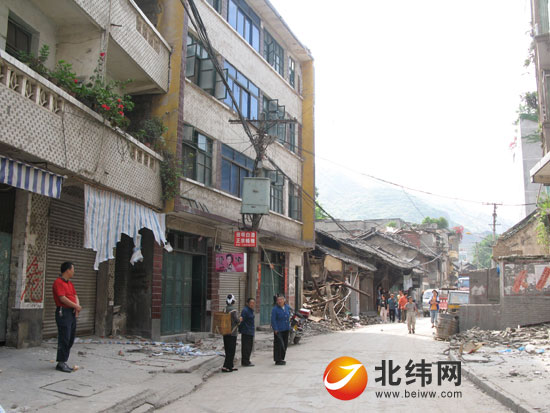 富林镇一小的教学楼垮塌