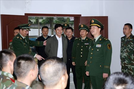 省武警总队政委黄志远检查指导名山县武警中队