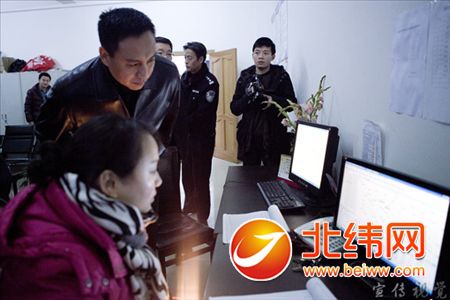 公安局局长谢忠华带队检查重点单位春节安全工