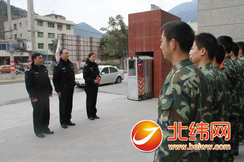 棉县副县长、县公安局局长黄熹一行看望慰问武