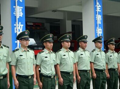 政府消防队员和消防文员的着装要求