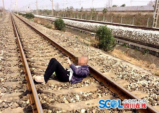 广汉男子卧轨?竟是醉酒后躺卧铁路晒太阳-北纬网(雅安新闻网)